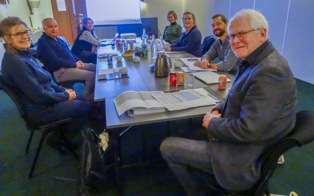 FONDSSTYRE: Styret i Svalbards miljøvernfond, rundt bordet fra venstre: Nestleder Anne-Line Pedersen, Rune Bergstrøm, sekretær Hanne Eriksen, Siri Hoem, Anna Lena Ekeblad, Stefan Norris og leder Morten Ruud.