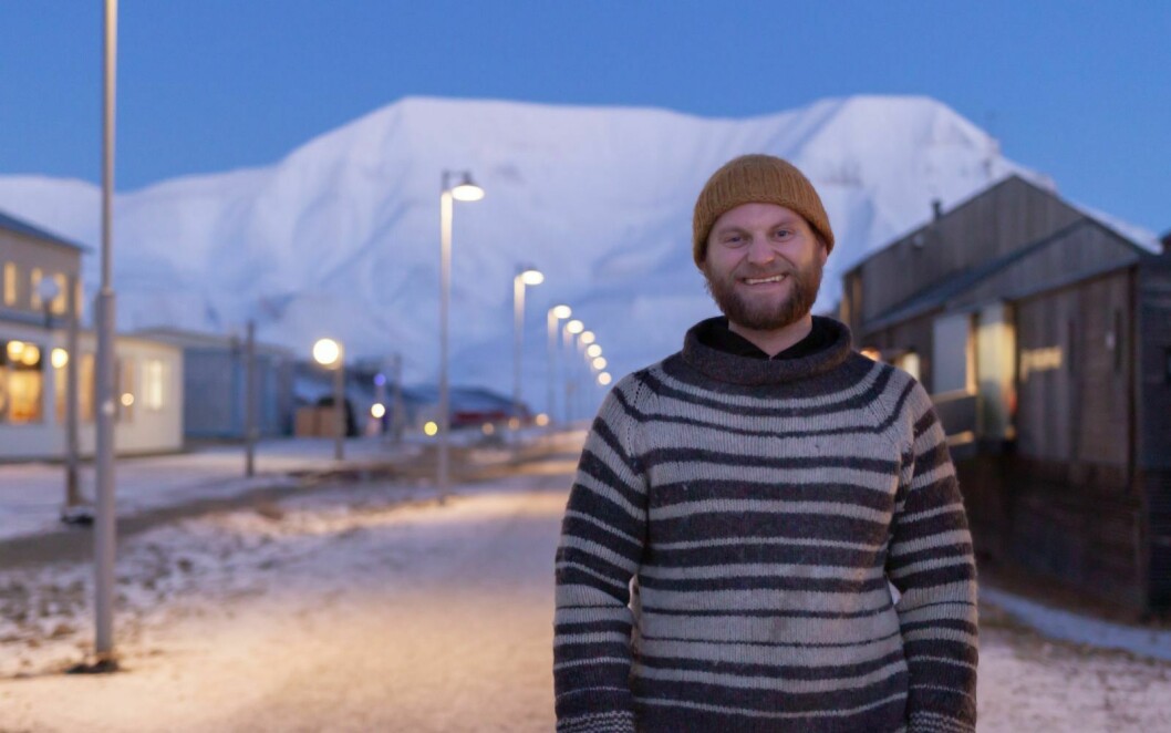 Jeppe Ravn Nielsen sier at han har planer om å bli på Svalbard. Drømmen er å jobbe et år på en fangststasjon.