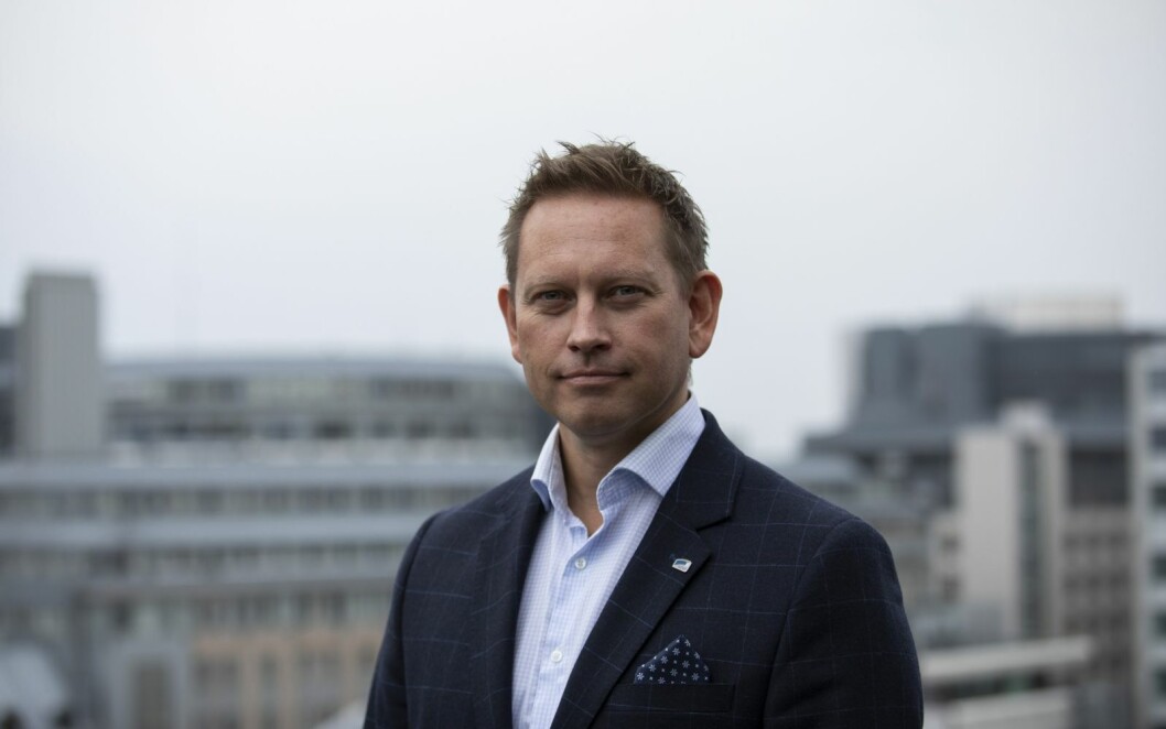 Statssekretær Vegard Einan (H) mener dagens ordning for permitterte sesongarbeidere ser ut som den er fra en annen tid. Statssekretær Vegard Einan (H) mener dagens ordning for permitterte sesongarbeidere ser ut som den er fra en annen tid.