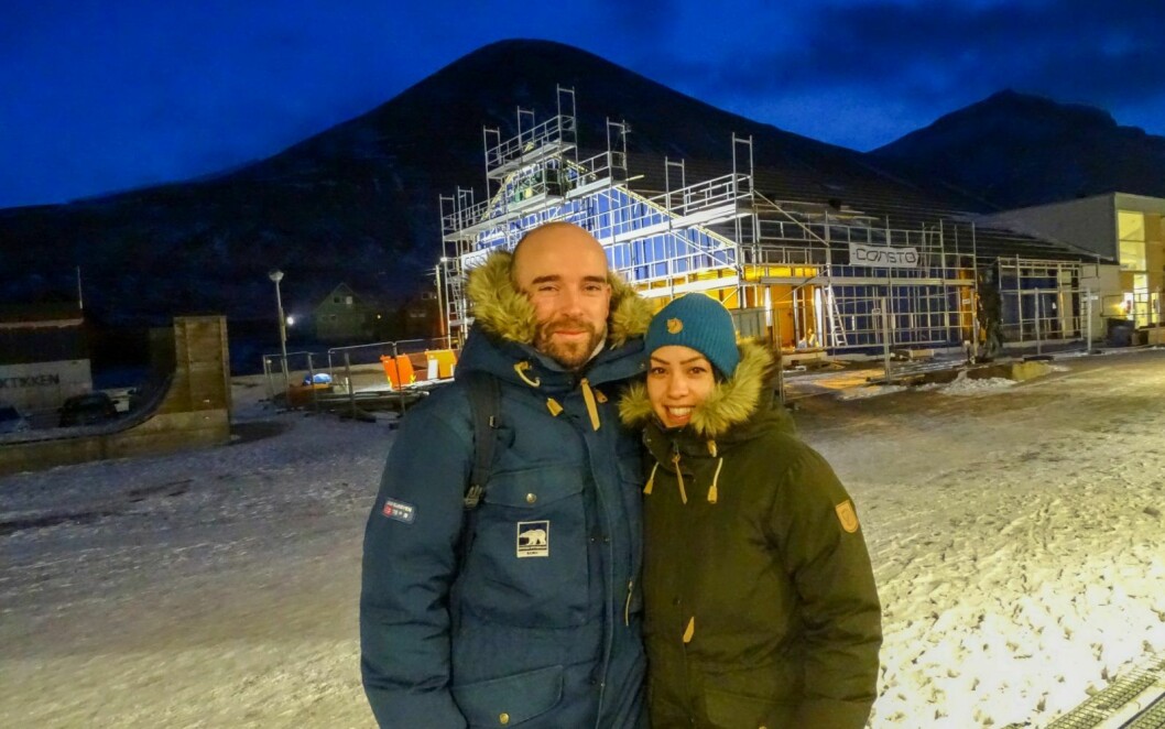 TUR-ARRANGØR: Bjorn og Debra van Teeffelen er på Svalbard-besøk for åttende gang på fem år. Det kommende året arrangerer de tre Svalbard-turer gjennom sitt mini-reisebyrå.