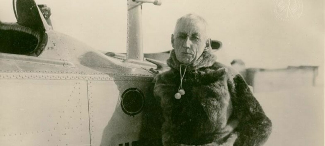 Amundsen meldte seg til å bidra i den omfattende leteaksjonen etter rivalen Umberto Nobile sommeren 1928. Amundsens fly forsvant i nærheten av Bjørnøya sør for Svalbard og ble aldr funnet.