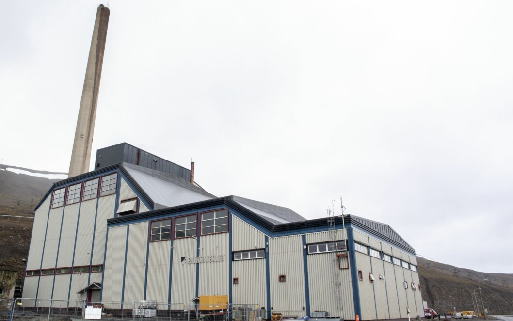 KRITISK: Verken vind- eller solkraft er egnet til å overta som energikilder ved Energiverket i Longyearbyen, mener forfatteren bak dette innlegget. KRITISK: Verken vind- eller solkraft er egnet til å overta som energikilder ved Energiverket i Longyearbyen, mener forfatteren bak dette innlegget.