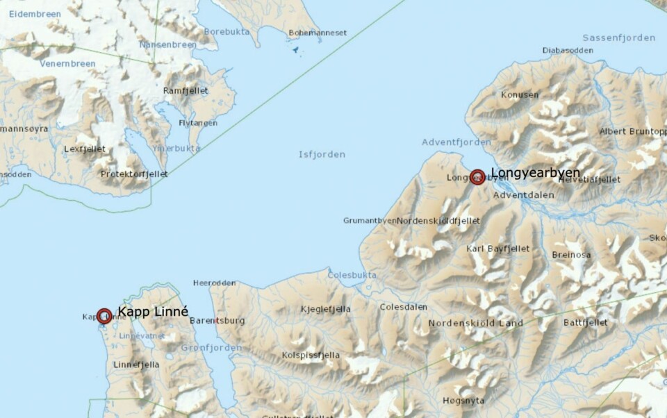 NY SENDER: Den nye hf-radio-basestasjonen ble satt i drift på Kapp Linné denne helga.