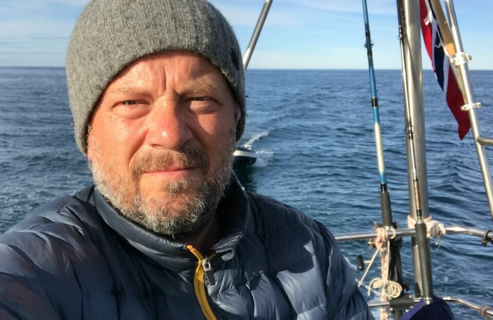 Redaktør i Svalbardposten Børre Haugli har rorvakt på 80 grader nord på vei sørover.