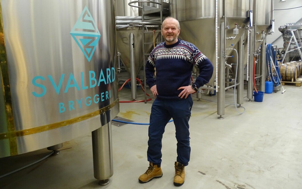KJØLING OG FYRING: Daglig leder Robert Johansen ved Svalbard Bryggeri har søkt om 900.000 kroner fra svalbardpakka til flere tiltak som vil bedre driften, både økonomisk og miljømessig. KJØLING OG FYRING: Daglig leder Robert Johansen ved Svalbard Bryggeri har søkt om 900.000 kroner fra svalbardpakka til flere tiltak som vil bedre driften, både økonomisk og miljømessig.