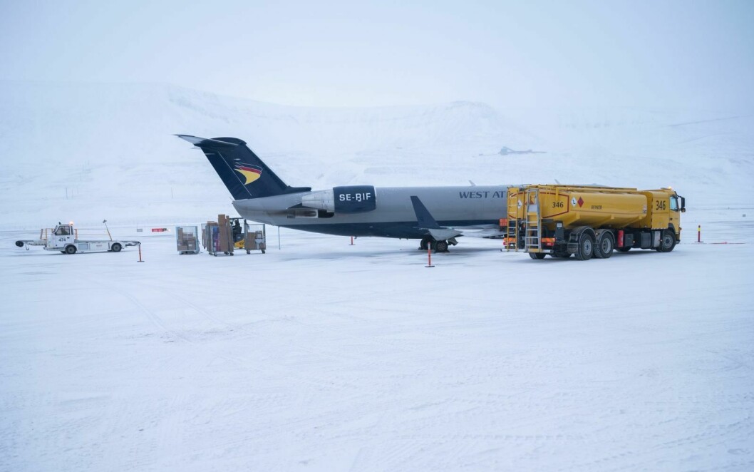 EGET FLY: I ytterste konsekvens vil Sparebank1 Nord-Norge chartre eget fly for å skaffe kontanter til Svalbard, eventuelt bruke eksisterende postfly (bildet) eller rutefly.