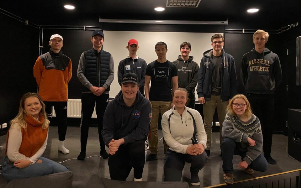 Bak fra venstre: Lasse Husdal, Peder Jenssen, Erik Ekblad Eggenfellner, Raad Qureshi, Jørgen Sæter, Øyvind Mørk og Elias Vasstrand Nordås. Foran fra venstre: Aleksandra Seljeseth, Tobias Fjerdingøy, Tine Westby og Emilie Moen.