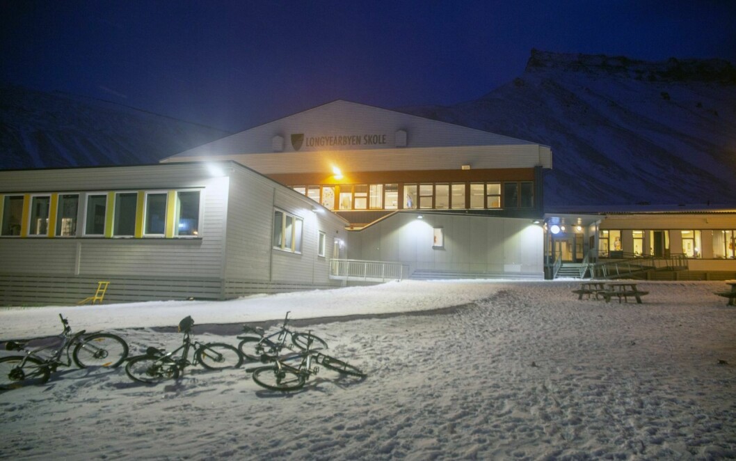 OVERNATTING: Longyearbyen skole foreslås brukt til overnatting ved arrangementer for barn og unge.