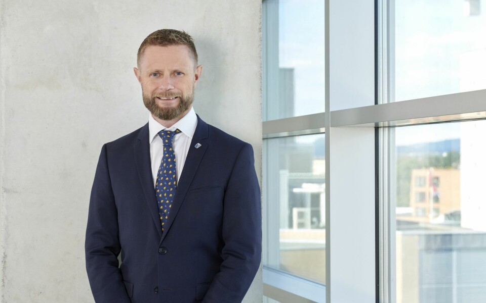 Svalbardposten har vært i jevnlig dialog med helsemyndighetene siden testpåbudet ble innført 29. januar. Det er få svar å få fra helse- og omsorgsminister Bent Høies (H) departement.