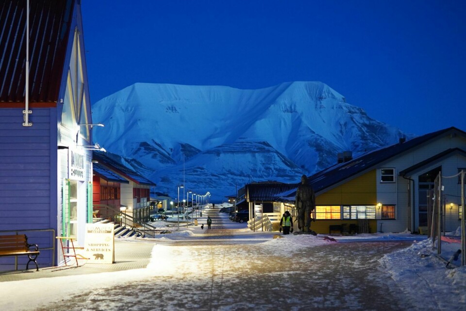 Hurtigruten Svalbard vil ha folk til Svalbard i vinter- og påskeferien, og mener de bare følger rådene som nylig ble gitt.