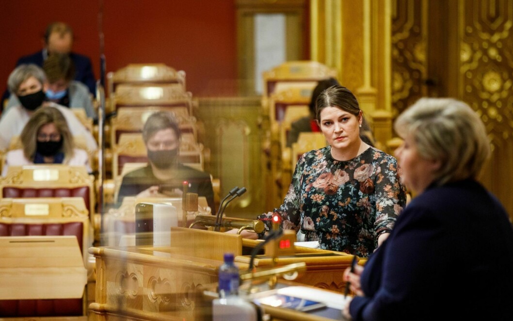 JA TIL NY PAKKE: Stortingsrepresentant Cecilie Myrseth (Ap) håper Frp evner å få Solberg-regjeringen med på en ny Svalbard-pakke. Bildet er fra en spørretime i Stortinget med januar, med statsminister Erna Solberg.