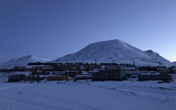 MØRKLAGT: Nordlige deler av Longyearbyen har vært uten strøm i tre-fire timer. MØRKLAGT: Nordlige deler av Longyearbyen har vært uten strøm i tre-fire timer.