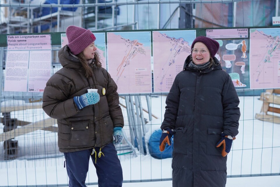 Interessant funn: «Folk om Longyearbyen som fysisk ramme» er et samarbeidsprosjekt mellom LPO arkitekter og Svalbard Social Science Initiative (SSSI) representert med arkitekt Lilli Wickstöm (t.h.) og sosialantropolog Alexandra Meyer.