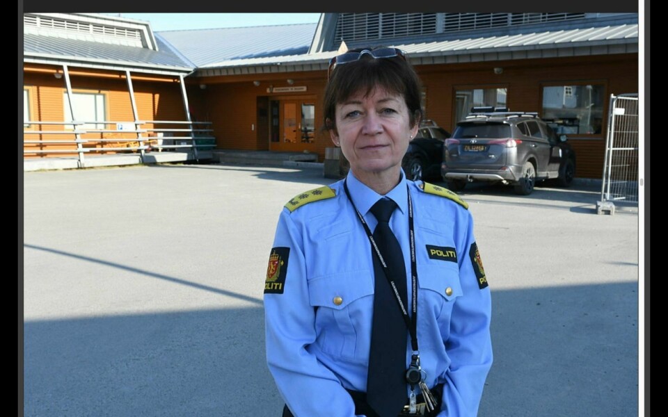 VURDERER INNREISE-KARANTENE: Sysselmann Kjerstin Askholt leder beredskapsrådet som vurderer smittesituasjonen og tiltak løpende. Blant annet kan det bli aktuelt å gjeninnføre innreise-karantene, varsler hun. VURDERER INNREISE-KARANTENE: Sysselmann Kjerstin Askholt leder beredskapsrådet som vurderer smittesituasjonen og tiltak løpende. Blant annet kan det bli aktuelt å gjeninnføre innreise-karantene, varsler hun.