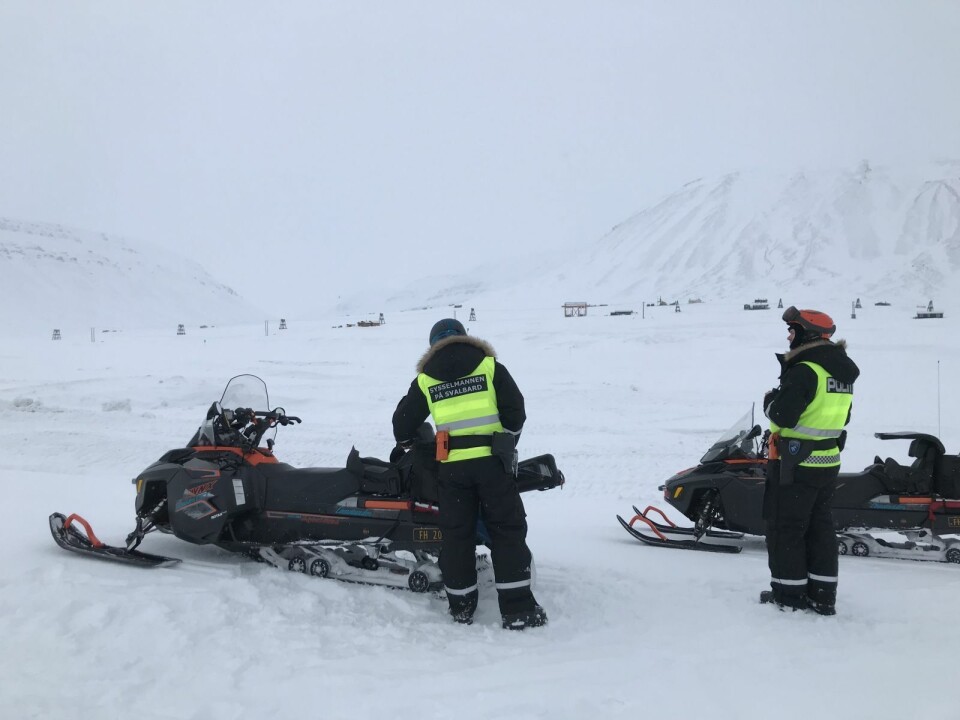 Folk fra Sysselmannen er på plass i Todalen. De fant bjørnen og skal presse den ut av området.