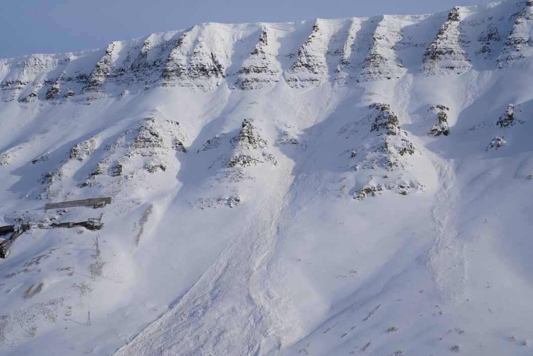 Farlig: At snøskredfaren er stor viser dette bildet fra skredet ved Nybyen søndag. Farlig: At snøskredfaren er stor viser dette bildet fra skredet ved Nybyen søndag.