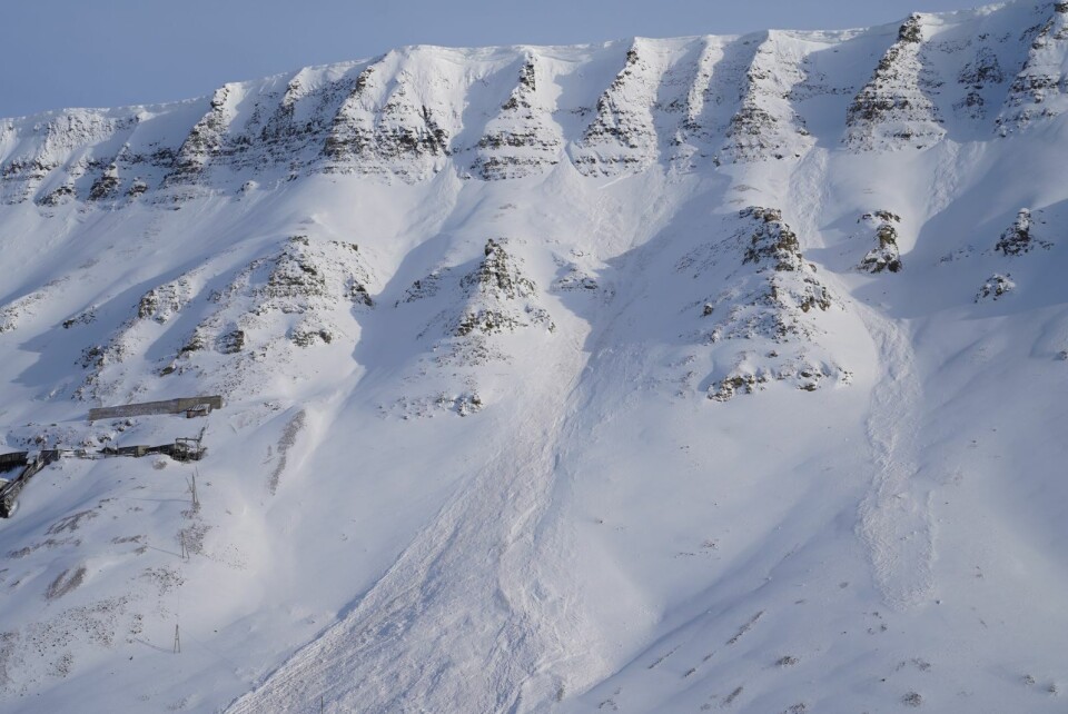 Farlig: At snøskredfaren er stor viser dette bildet fra skredet ved Nybyen søndag.