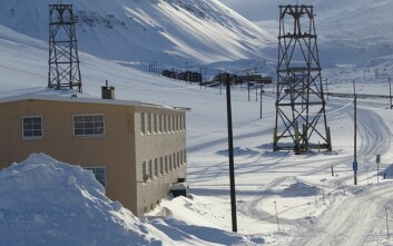 TRAFIKK FORBUDT: Veien og skuter-traseen mellom det gamle sykehuset og Nybyen blir stengt for trafikk klokka 19 lørdag kveld. TRAFIKK FORBUDT: Veien og skuter-traseen mellom det gamle sykehuset og Nybyen blir stengt for trafikk klokka 19 lørdag kveld.