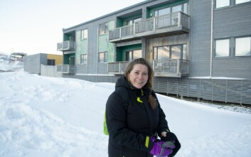 LØFTER HUS: Store Norske vil heve dagens hus på Elvesletta og bygge nye etasjer under, på nytt og bedre fundament, forklarer boligsjef Marit Devik.