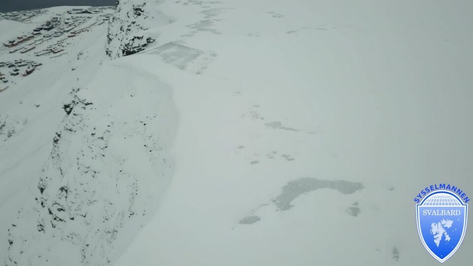 Sysselmannen undersøkte skavlene på Gruvefjellet med drone.