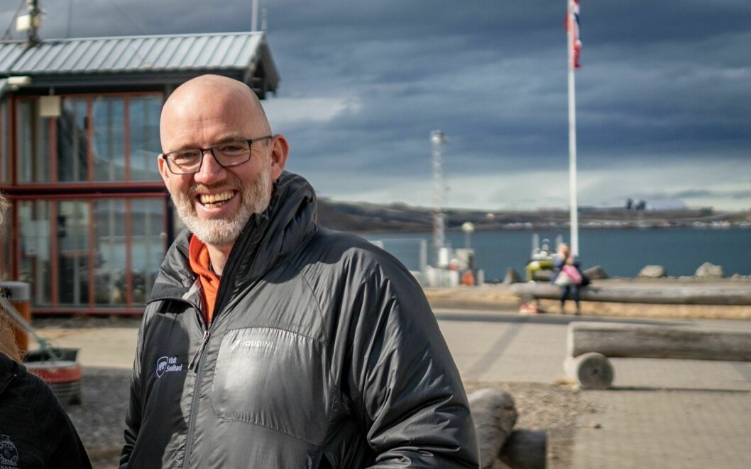 Smiler igjen: Etter 13 måneder med kontinuerlig krisehåndtering er daglig leder i Visit Svalbard, Ronny Brunvoll, glad for at reiselivet på 78 grader nord kan begynne å se fremover.