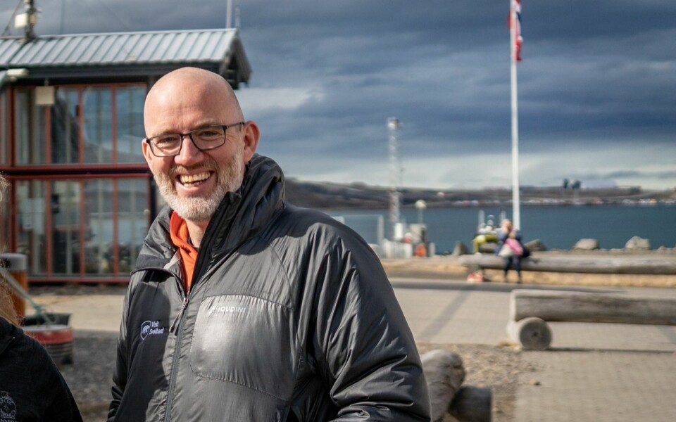 Smiler igjen: Etter 13 måneder med kontinuerlig krisehåndtering er daglig leder i Visit Svalbard, Ronny Brunvoll, glad for at reiselivet på 78 grader nord kan begynne å se fremover.