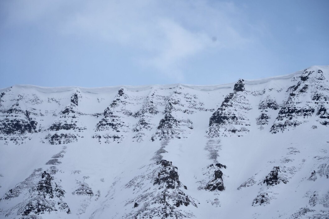 Fare for ras: Skavlene på Gruvefjellet har blitt tyngre på grunn av mildværet. Fare for ras: Skavlene på Gruvefjellet har blitt tyngre på grunn av mildværet.