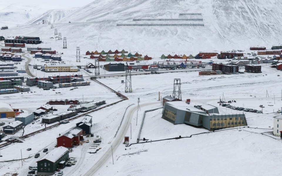 FAMILIEVOLD: Krisesenter frykter mørketall for familievold i Longyearbyen. Sysselmannen har behandlet to slike saker det siste året.