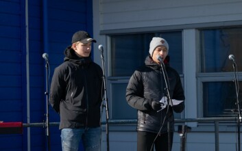Lasse Husdal og Raad Qureshi i Svalbard AUF talte også for folket.