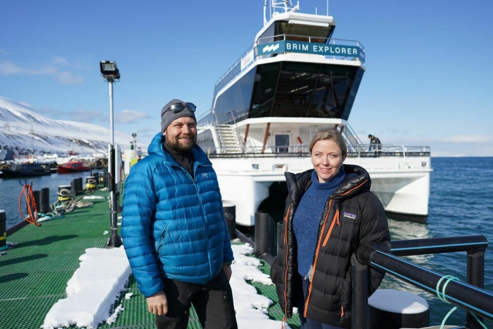Ny i byen: Daglig leder og en av grunnleggerne i Brim Explorer, Agnes Arnadottir og direktør opplevelser i Hurtigruten Svalbard, Tore Magne Hoem har tilsynelatende kontroll før avgang.