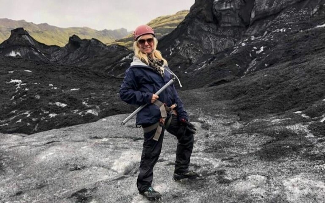 BARNEBOK FRA SVALBARD: Amerikanske Jeanne Bender utgir straks sin femte barnebok om hundevalpen Lindie Lou. Denne gangen er handlingen lagt til Svalbard. BARNEBOK FRA SVALBARD: Amerikanske Jeanne Bender utgir straks sin femte barnebok om hundevalpen Lindie Lou. Denne gangen er handlingen lagt til Svalbard.