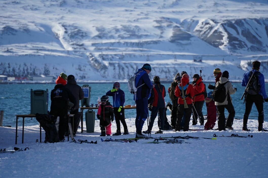 Folk: Det flytter flere kvinner enn menn til Svalbard. Her fra Longyearbyen Skifestival som var godt besøkt av befolkningen av begge kjønn og alder.