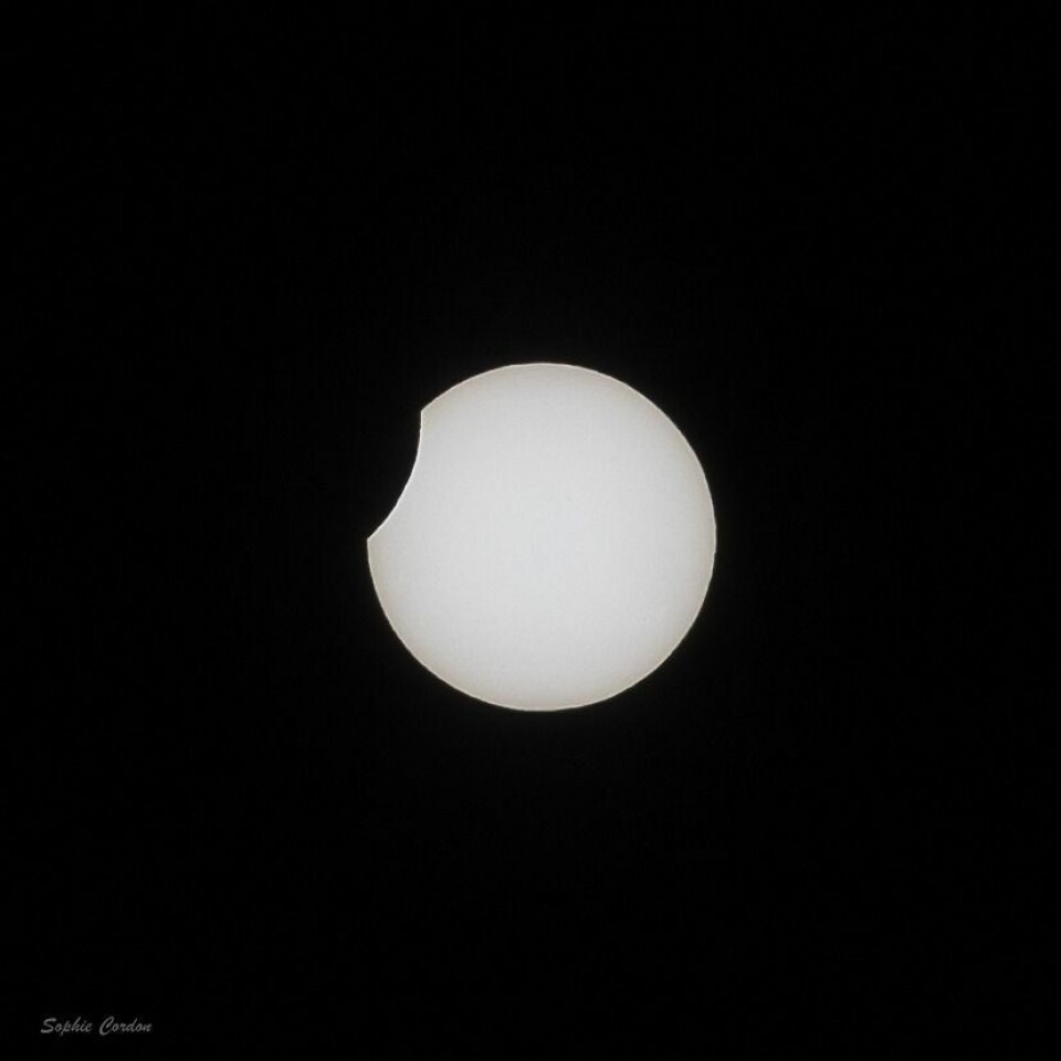 Se bilder av hele solformørkelsen