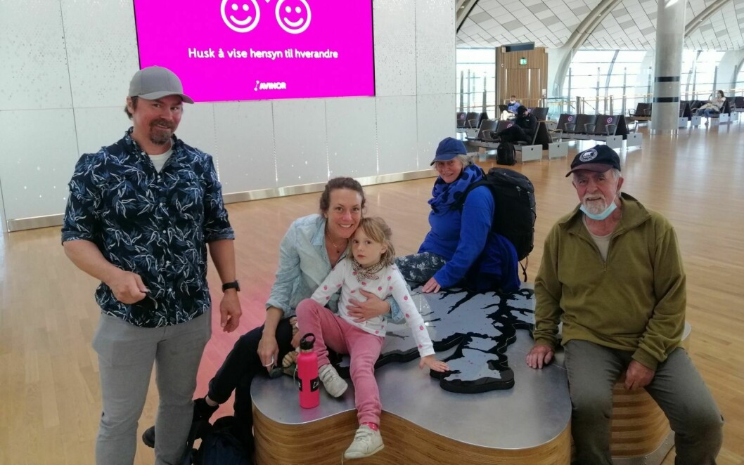 Familien på Gardermoen før avreise til Svalbard, tirsdag 15. juni: Fra venstre: Mathias, Tina, Ada(5), Nina og Tore.