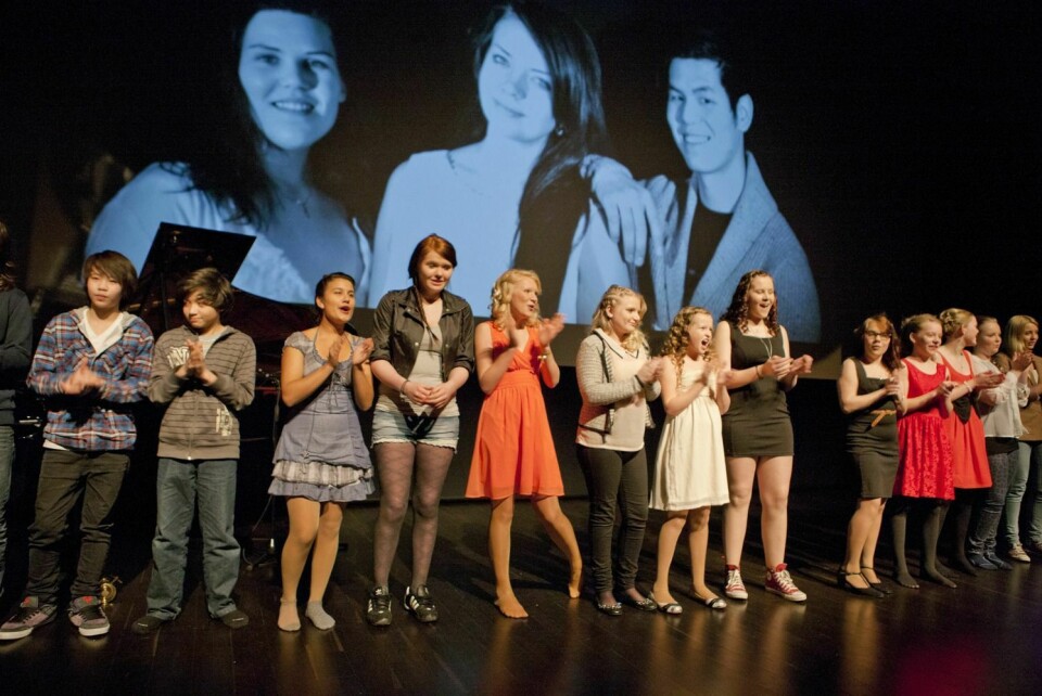 Samtlige deltakere på scenen under årets utgave av Ungdommens kulturmønstring, UKM, på kulturhuset.