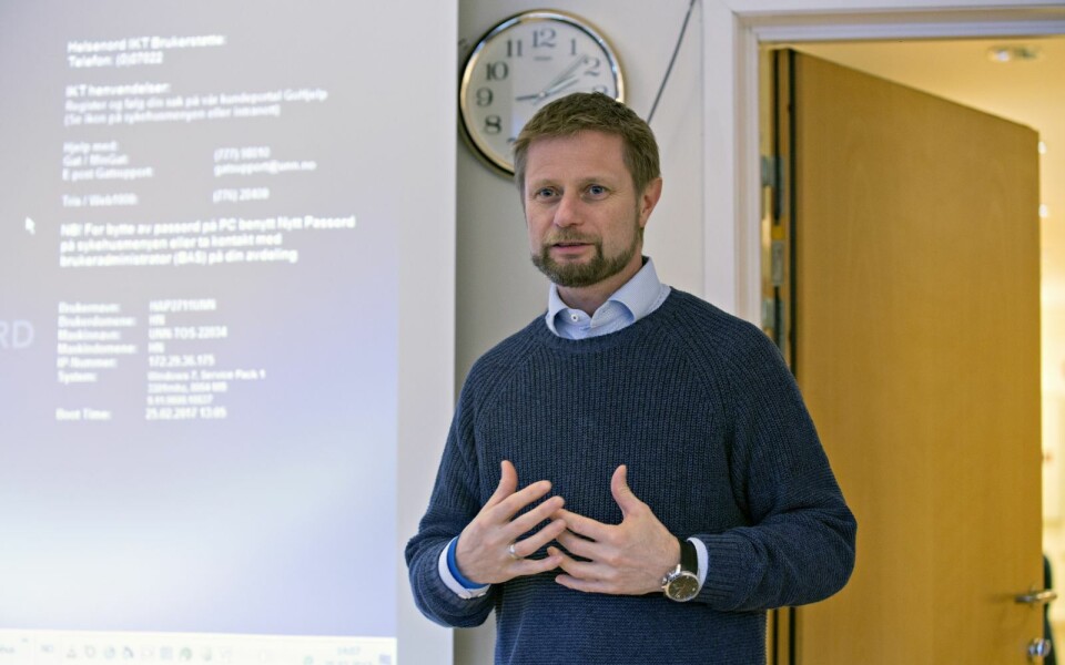Helse- og omsorgsminister Bent Høie under et tidligere Svalbard-besøk. Helse- og omsorgsminister Bent Høie under et tidligere Svalbard-besøk.