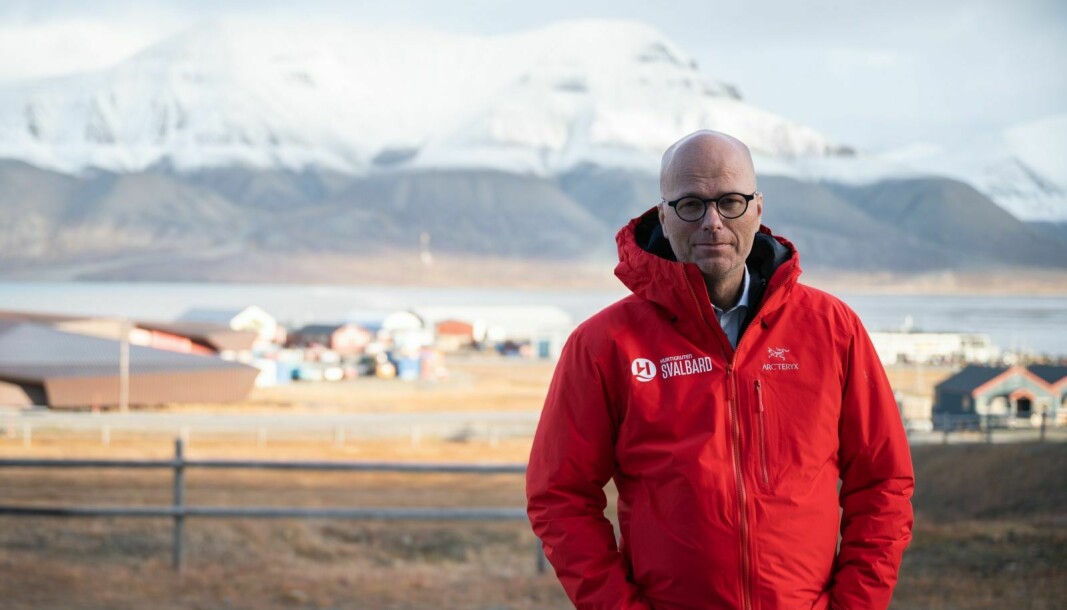 Per Brochmann i Hurtigruten Svalbard sier at de følger situasjonen tett.