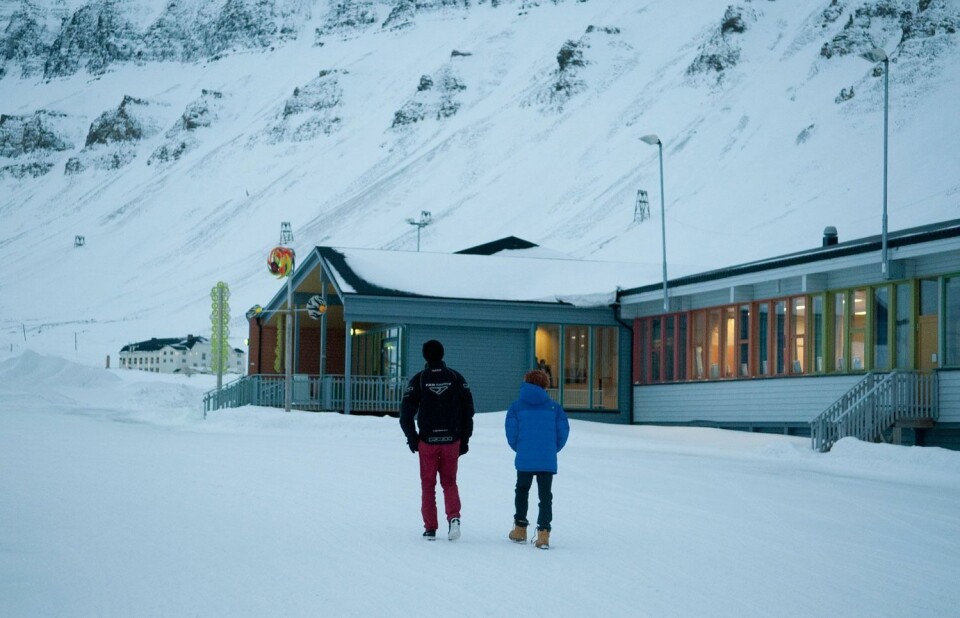Får fastlandstilskudd: Neste skoleår vil det igjen være mulig for elever på fastlandet å søke seg til videregående i Longyearbyen. De ekstra elevene skal styrke ungdomsmiljøet. Får fastlandstilskudd: Neste skoleår vil det igjen være mulig for elever på fastlandet å søke seg til videregående i Longyearbyen. De ekstra elevene skal styrke ungdomsmiljøet.