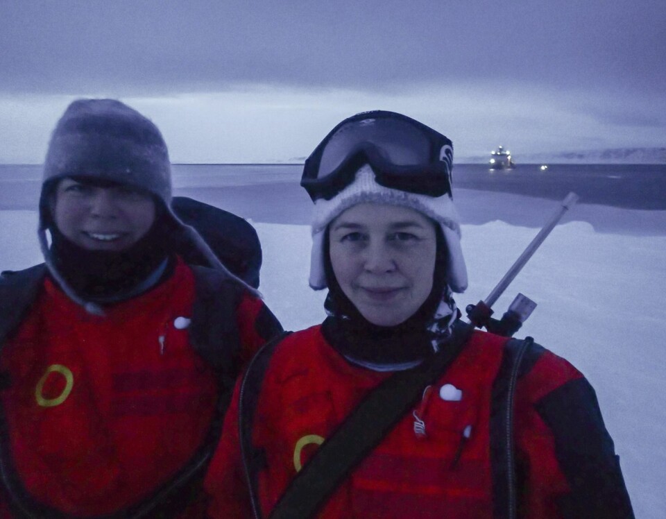 Malin Daase (t.v.) og Tove Gabrielsen under arbeid ved «Bjørnehiet». Malin Daase (t.v.) og Tove Gabrielsen under arbeid ved «Bjørnehiet».