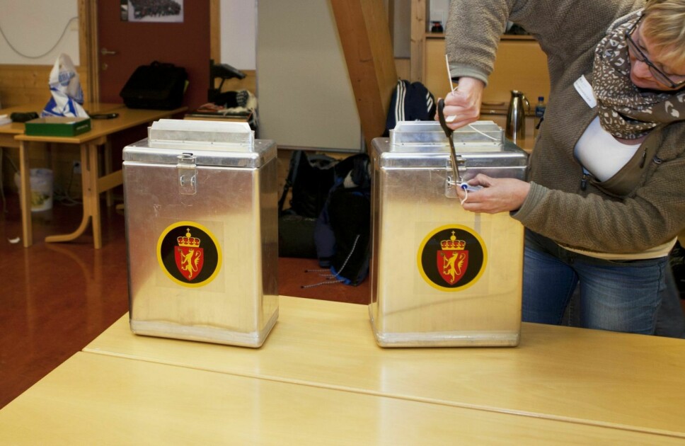 Bildet er av stemmeurner fra tidligere lokalvalg i Longyearbyen.