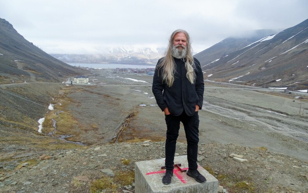 HØYE MÅL: Brennevinsprodusent Stig Bareksten sa han skulle lage verdens beste brennevin. Han lyktes svært godt med en gin og holdt denne uka foredrag i Longyearbyen. HØYE MÅL: Brennevinsprodusent Stig Bareksten sa han skulle lage verdens beste brennevin. Han lyktes svært godt med en gin og holdt denne uka foredrag i Longyearbyen.