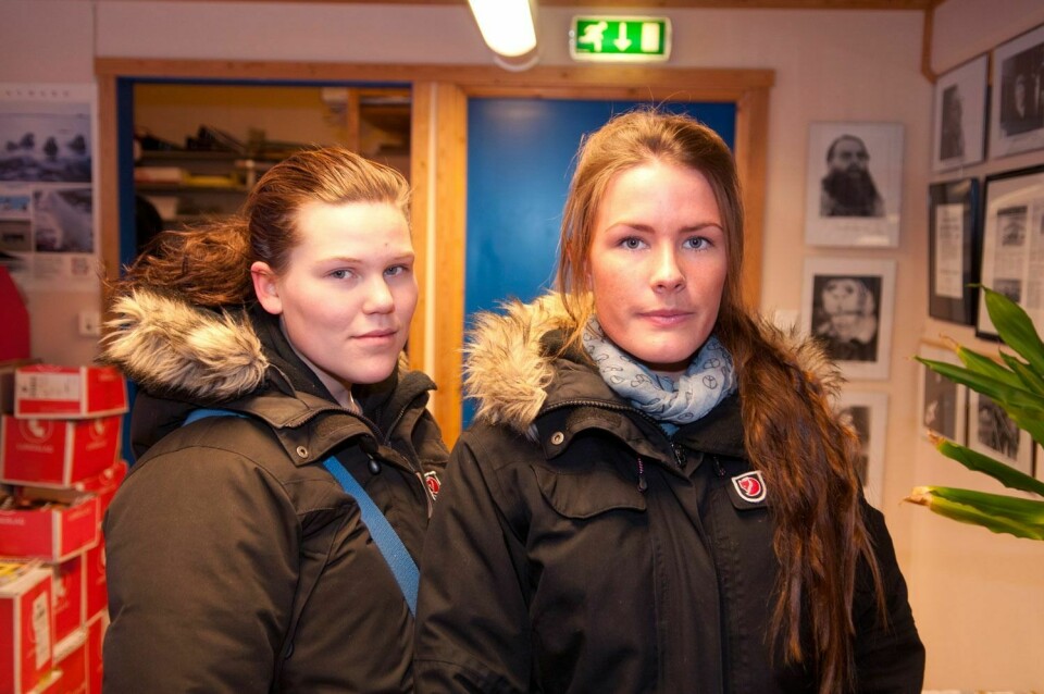 Ungdomsrådet i Longyearbyen ved Marlene Mellum (t.v.) og Lillian Maria Sæter, roper et varsku om alkoholforbruket blant byens ungdom.