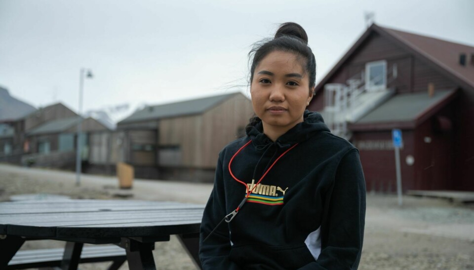 Khanittha Sinpru har bodd på Svalbard i over 20 år. Hun tror familie og bedre økonomiske muligheter er grunnen til at mange med thailandsk bakgrunn blir lenge på Svalbard.