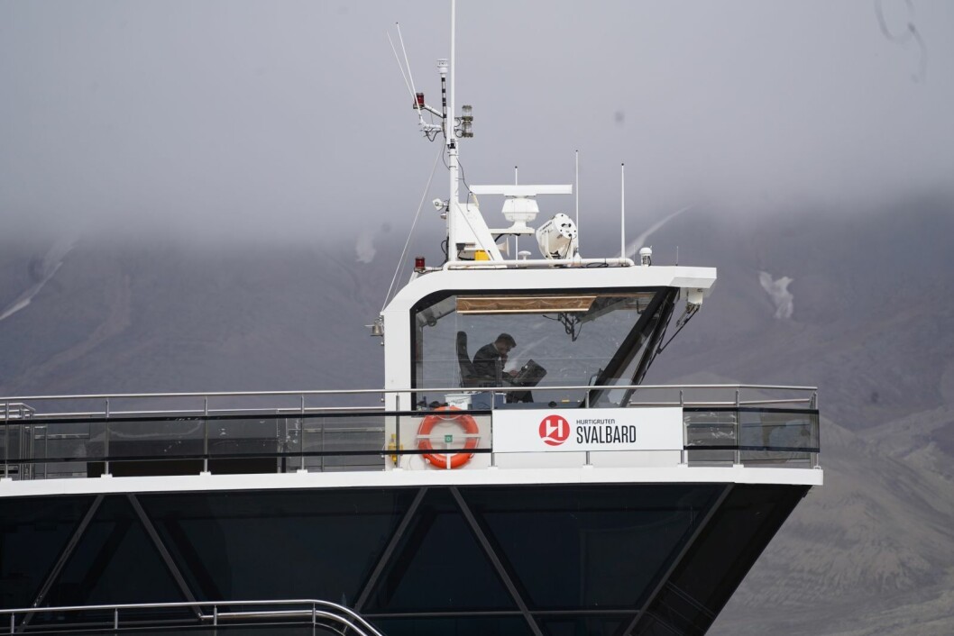 Værstasjon: Nå er mobile værstasjoner installert om bord på MS Bard og MS Polargirl. Her som en del av antenneparken på Bard. Værstasjon: Nå er mobile værstasjoner installert om bord på MS Bard og MS Polargirl. Her som en del av antenneparken på Bard.