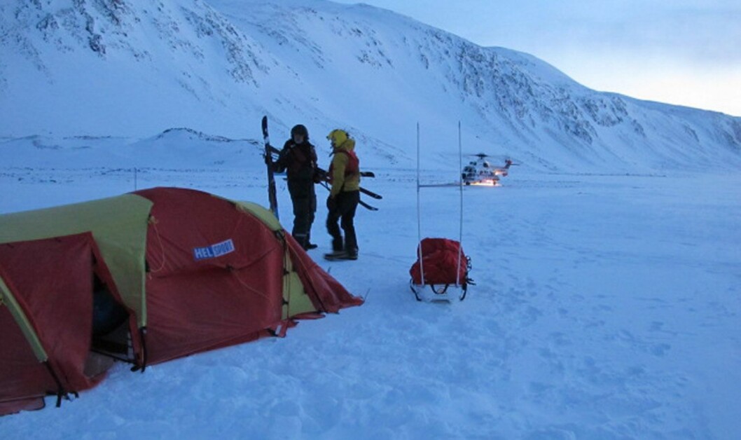 To nordmenn i 20-åra ble hentet i Mosseldalen da de måtte avbryte skiekspedisjonen sin. To nordmenn i 20-åra ble hentet i Mosseldalen da de måtte avbryte skiekspedisjonen sin.