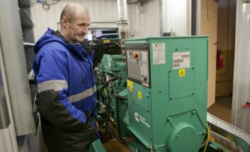 Piotr Putceruk ved en av de to nye generatorene, som leverer elektristitet til hotellet og de andre bygningene som er tatt i bruk i Pyramiden. Piotr Putceruk ved en av de to nye generatorene, som leverer elektristitet til hotellet og de andre bygningene som er tatt i bruk i Pyramiden.