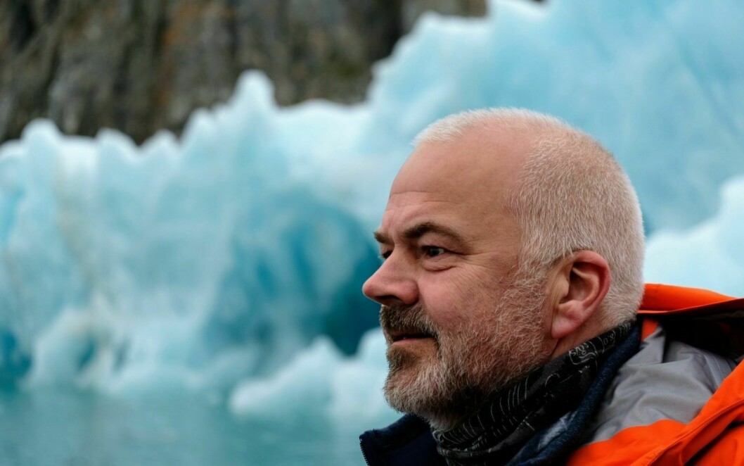 Kjell Olav Pettersen er hotellsjef i Hurtigruten Svalbard. Han forteller at de er spent på hvordan det nye anbudet blir utformet. Den opprinnelige avtalen løp til oktober 2020, men er forlenget som en følge av pandemien.