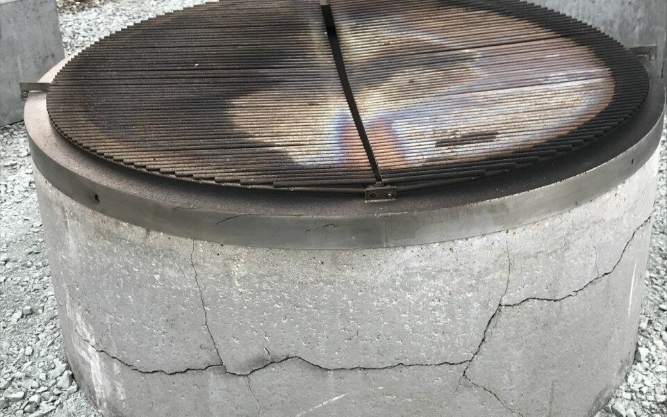 VARMGANG: En av de to nye grillene i Sjøområdet har allerede fått en viss patina etter bruk. VARMGANG: En av de to nye grillene i Sjøområdet har allerede fått en viss patina etter bruk.