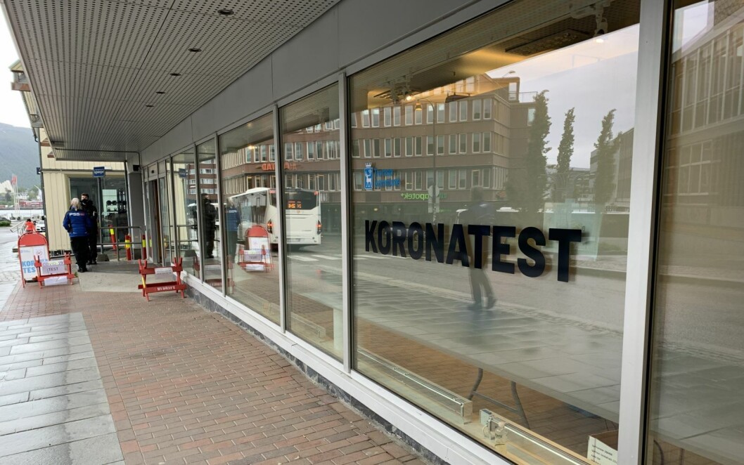 Fremdeles testing: Alle som ikke er vaksinert må fremdeles innom et testsenter. Neste vurdering blir om to uker. Fremdeles testing: Alle som ikke er vaksinert må fremdeles innom et testsenter. Neste vurdering blir om to uker.
