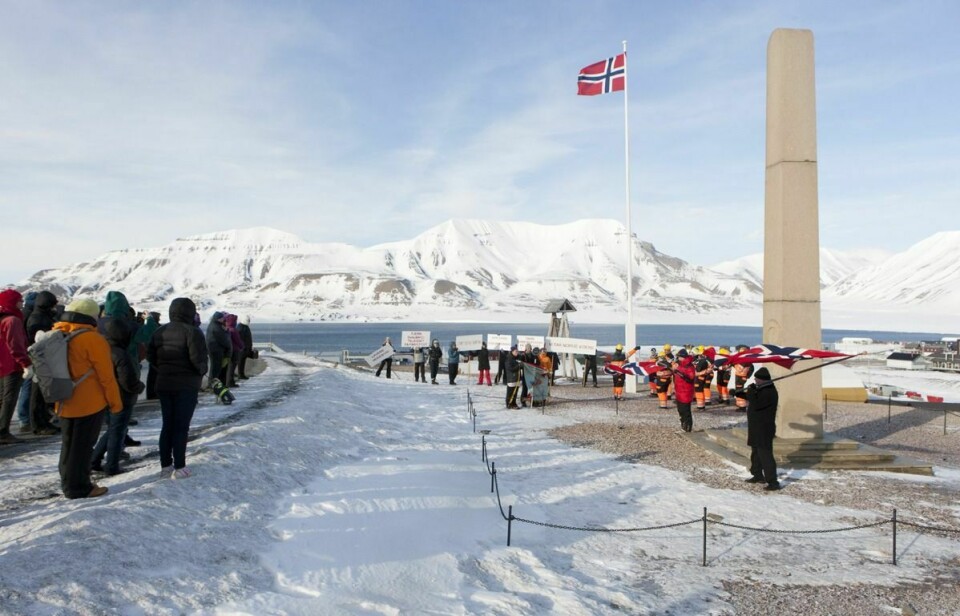 Skjæringa: Minnebautaen over de falne på Svalbard under andre verdenskrig har i alle år vært et sentralt samlingssted under høytidelige markeringer i Longyearbyen.